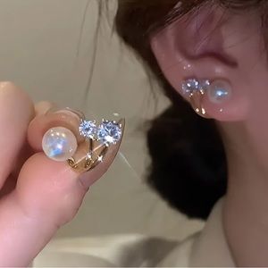 NEW Vintage Delicate Imitation Pearl Design Women‘s Stud Earrings